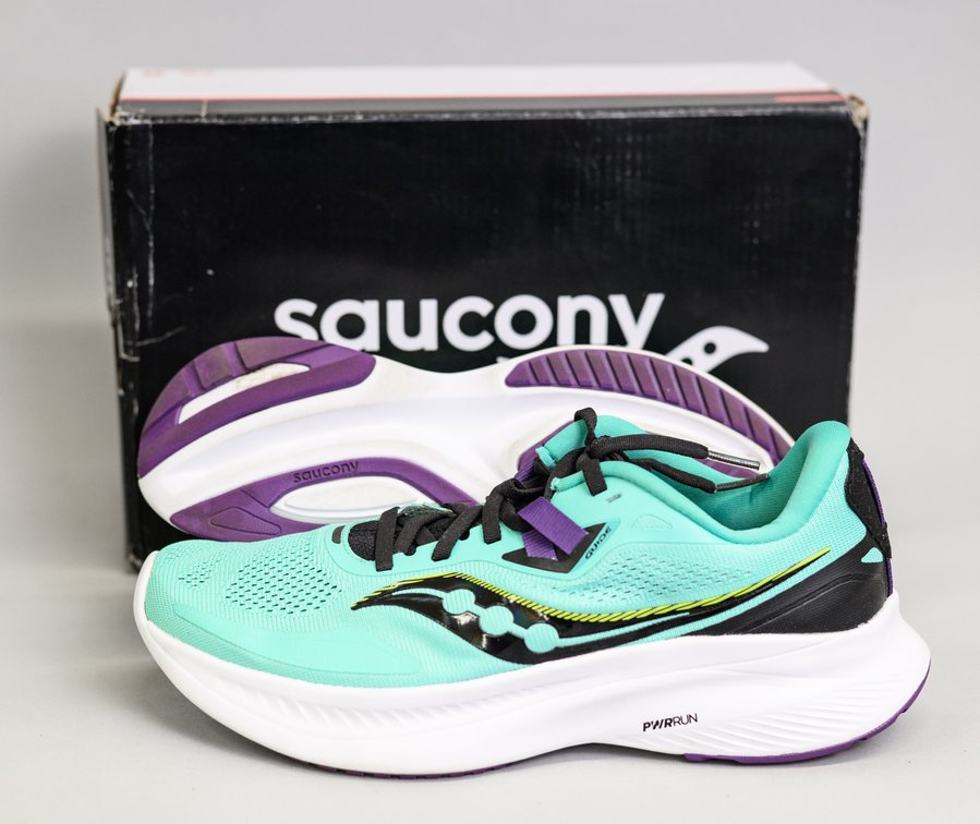 Saucony Women's Guide 15 Sneakers - Size 9