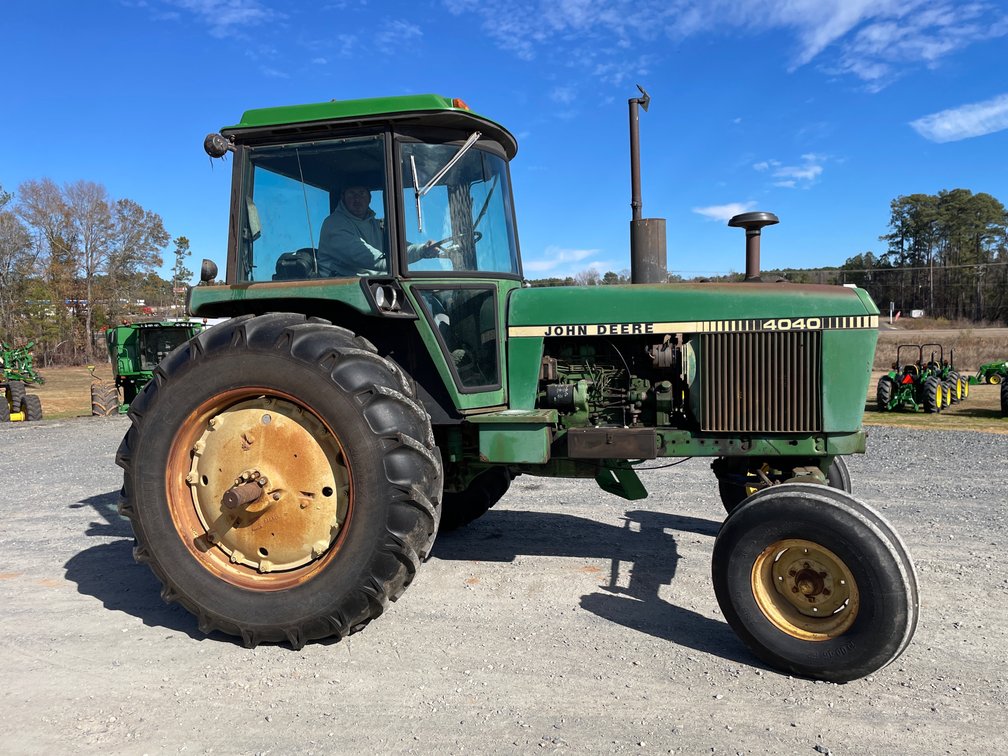 John Deere 4040