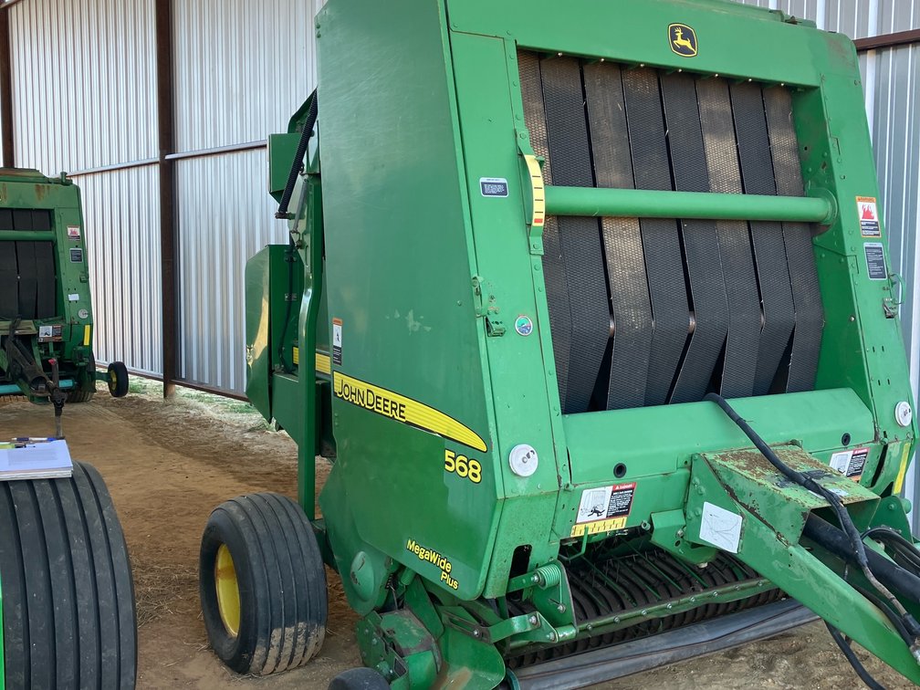 John Deere 568