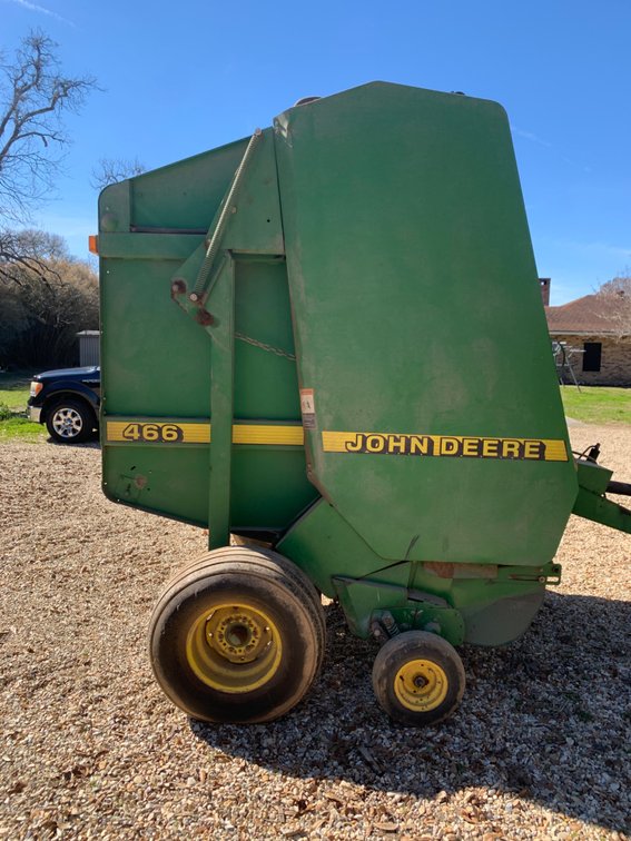 John Deere 466 Baler
