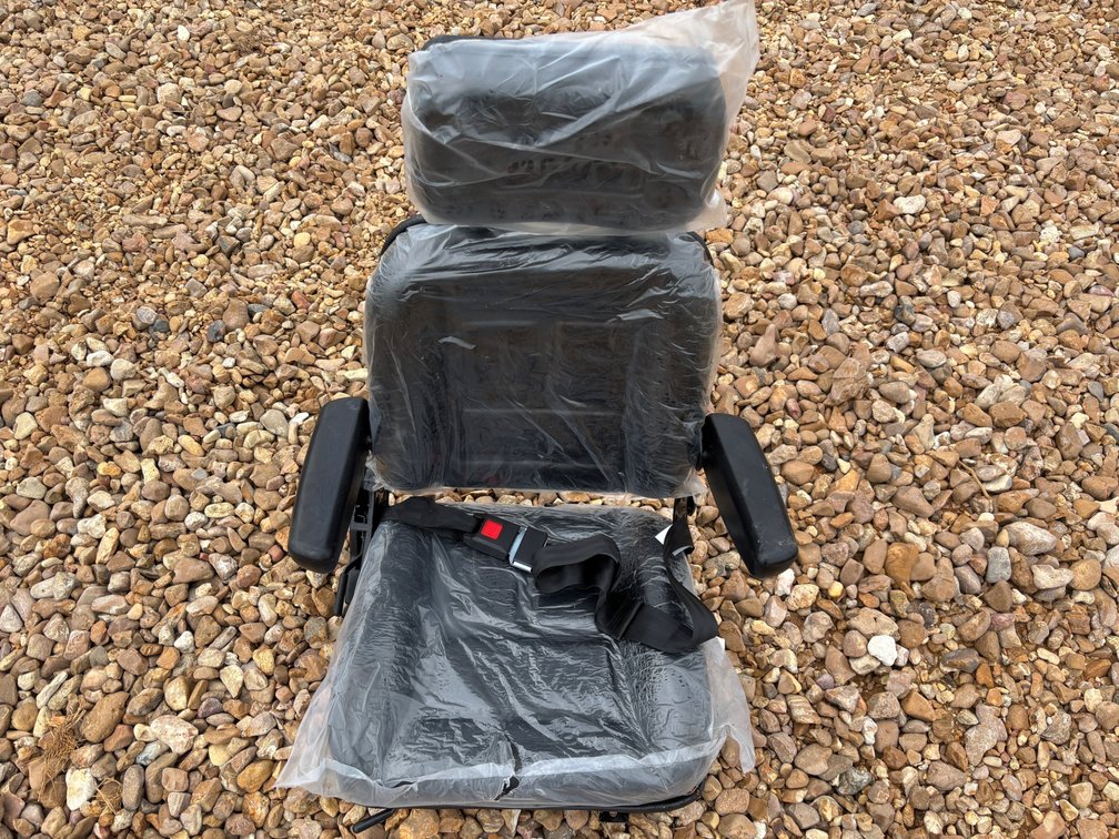 Luxury equipment seat