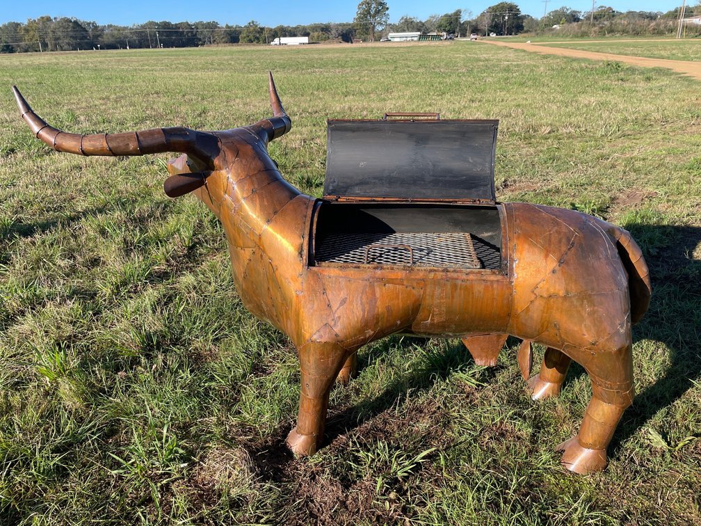 Bull BBQ pit