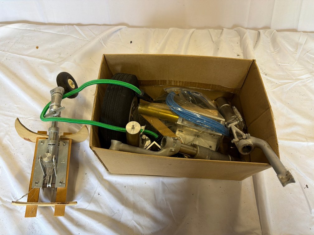 Retracts & Oleo Strut Assemblies Lot