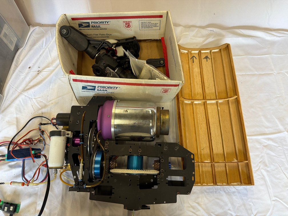Vario RC Helicopter Mechanics, Rotor Heads & Gas Engine Assemblies