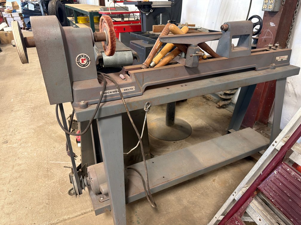 Wood Lathe on Stand with Turning Chisels
