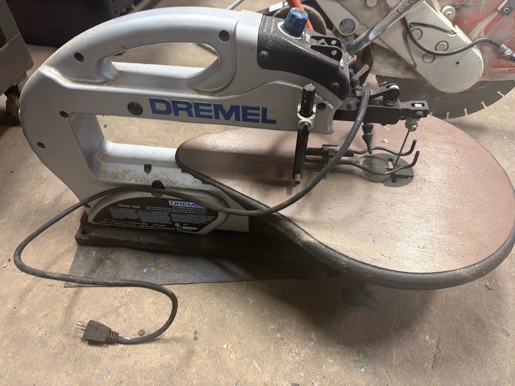 Dremel Model 1830 18-Inch Variable Speed Scroll Saw