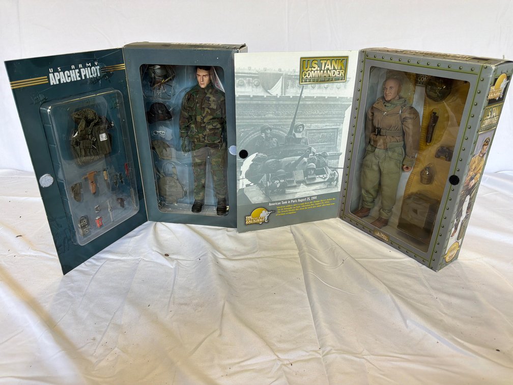 Military Action Figures (2-Piece Set)
