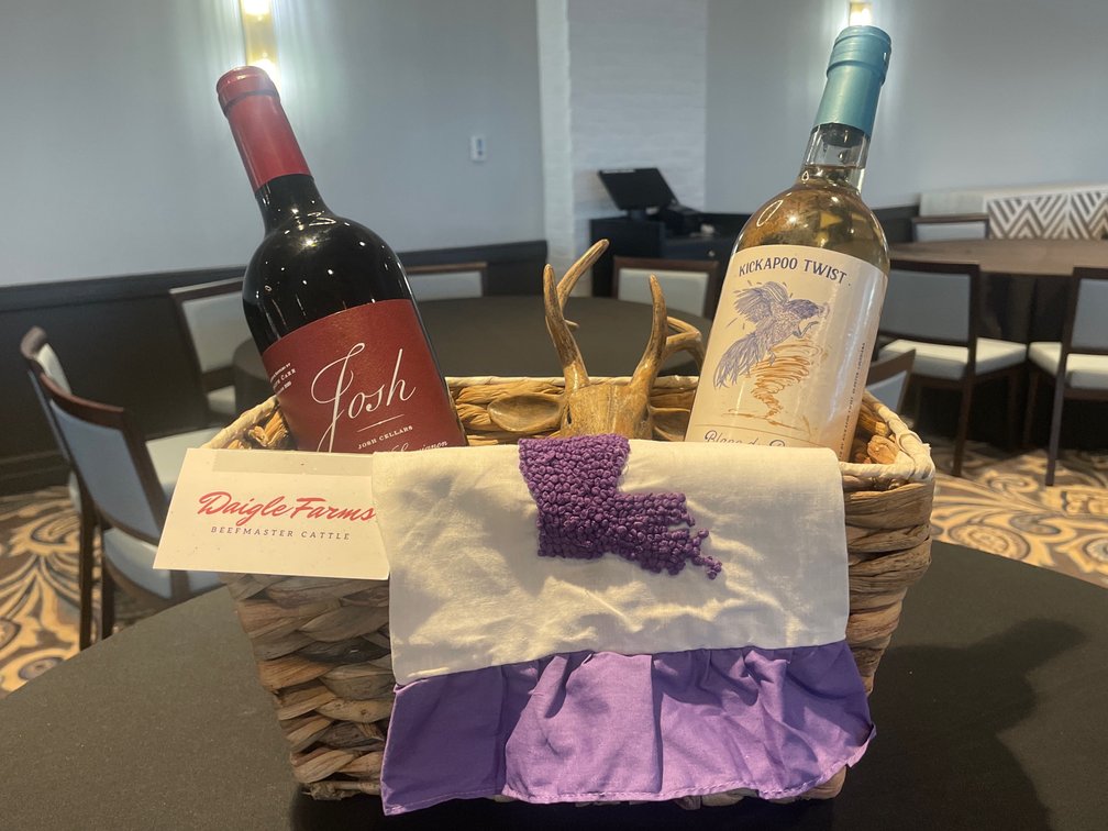 Wine basket with Kitchen Towel 