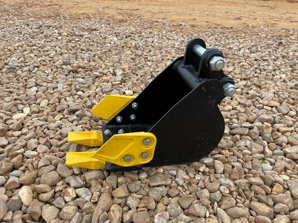20CM Toothed Bucket