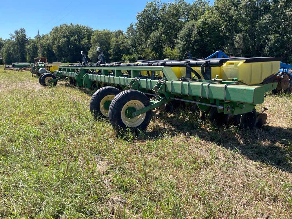 John Deere 1720 Planter