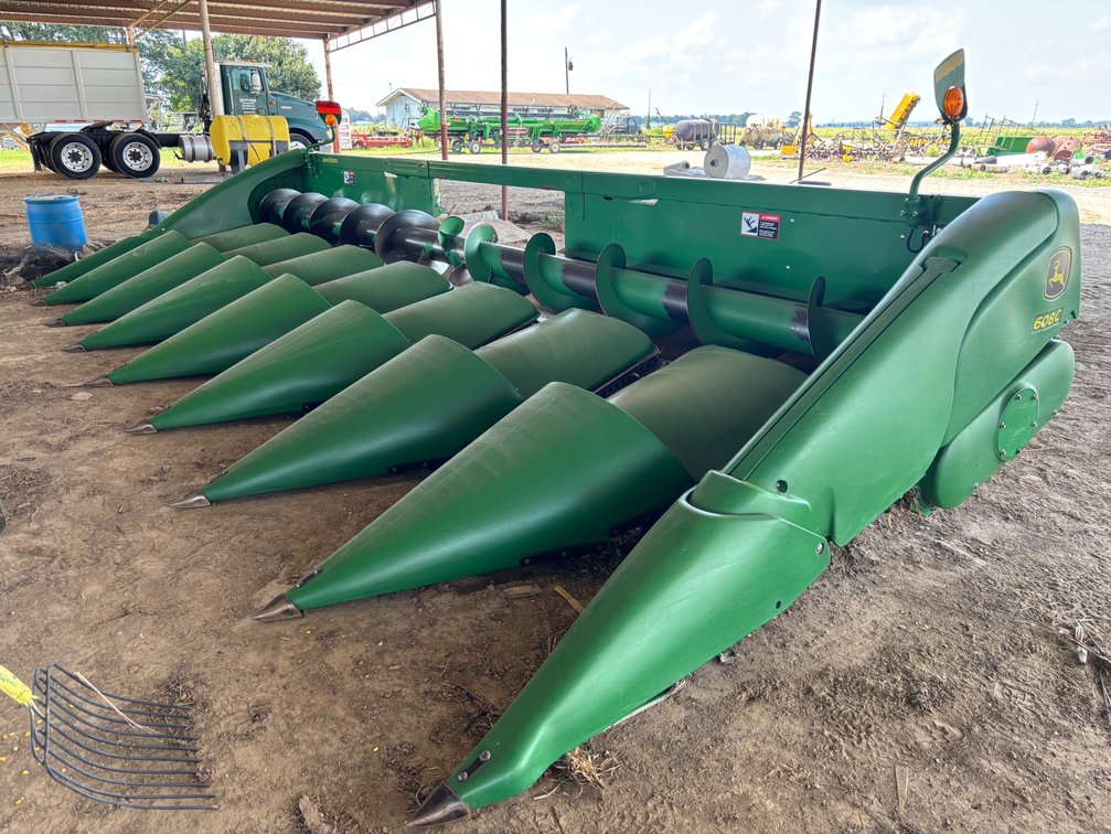 John Deere 608C Header