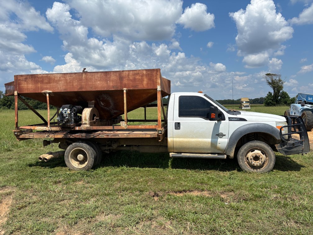 Ford F-550 Truck 