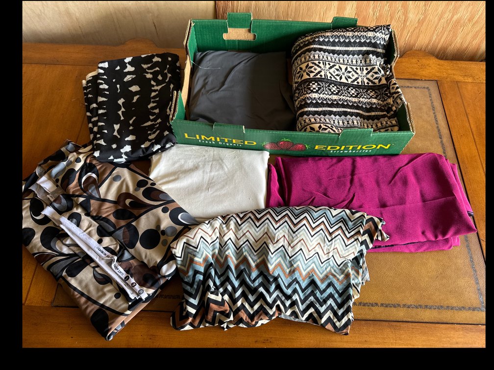 Mixed Lot of Various Type and Length of Fabric 