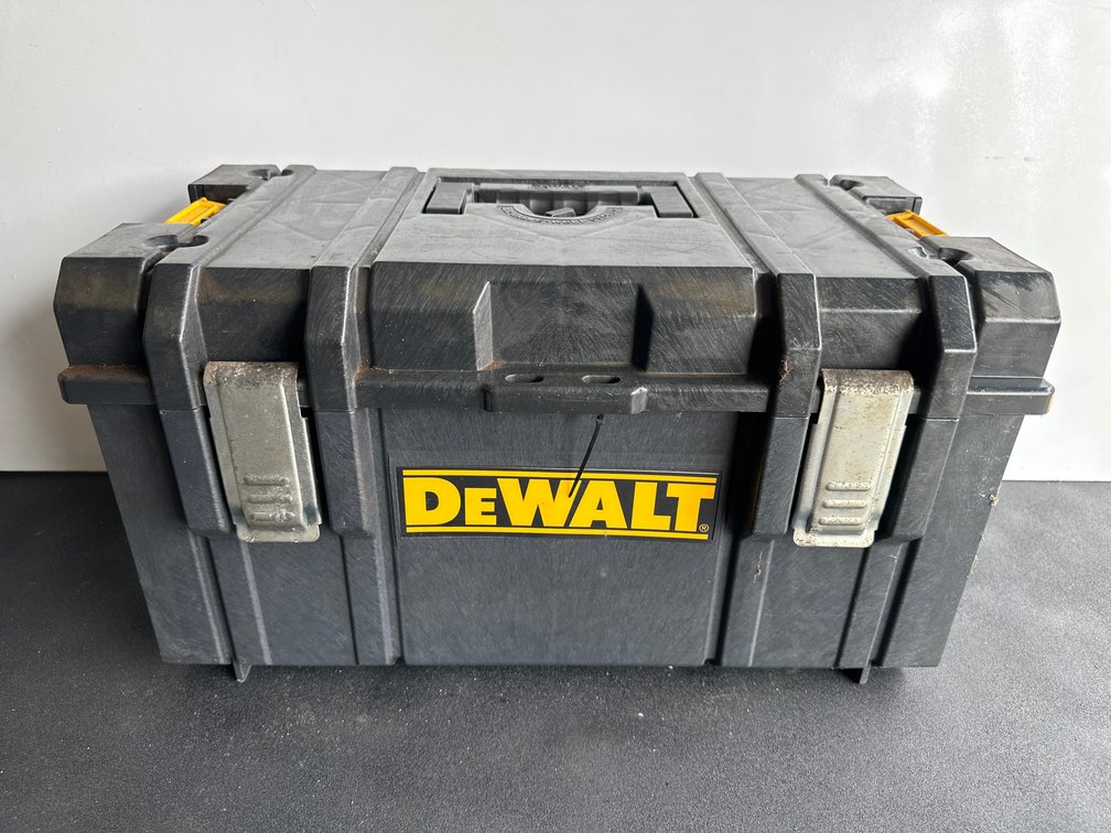 Dewalt Tool Storage Chest with Removable Tray 