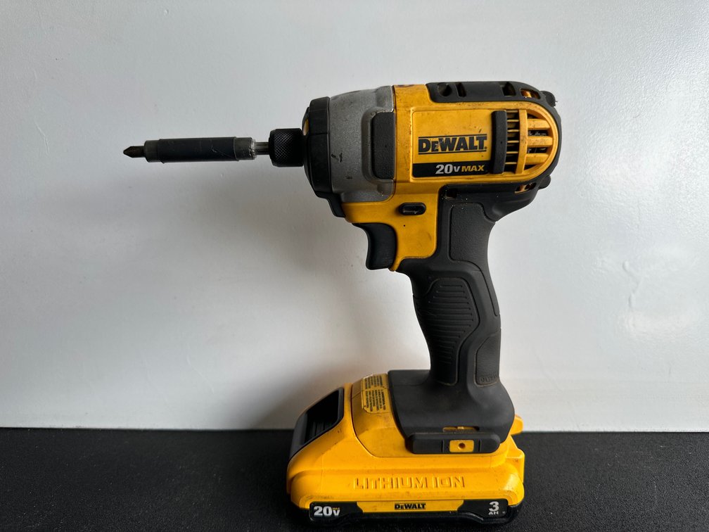 Dewalt DCF885 1/4" Cordless Impact Driver with Battery