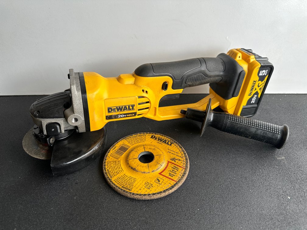 Dewalt DCG412 4-1/2"-5" Grinder with Battery