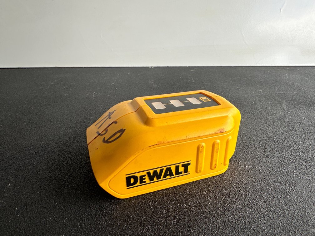 Dewalt DCB090 12V/20V USB Power Source - Battery Not Included 