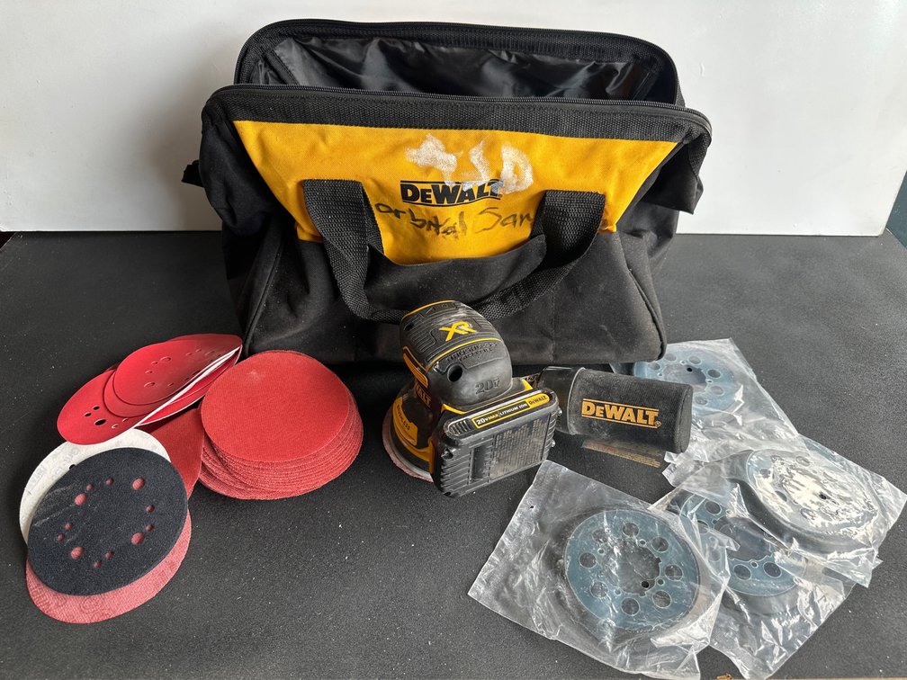 Dewalt DCW210 Random Orbit Palm Sander with Battery, Sanding Pads and Tool Bag