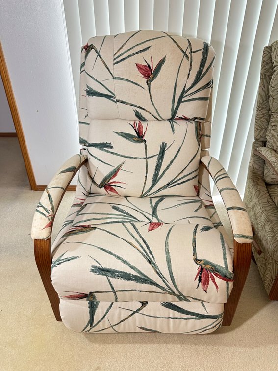 Lazy-Boy Island Style Design Recliner