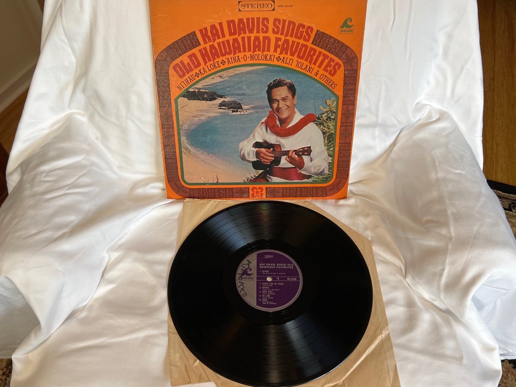 Kai Davis Sings Old Hawaiian Favorites Album