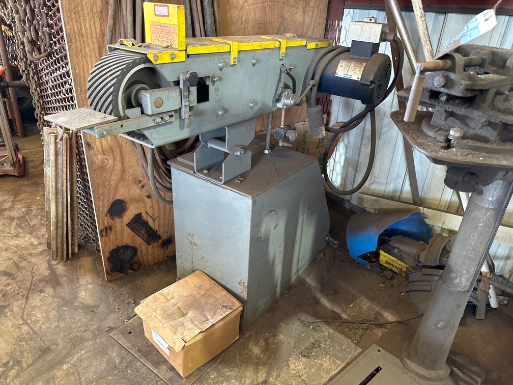 Kalamazoo Industries Model C145T34FC20G Belt Sanding Machine