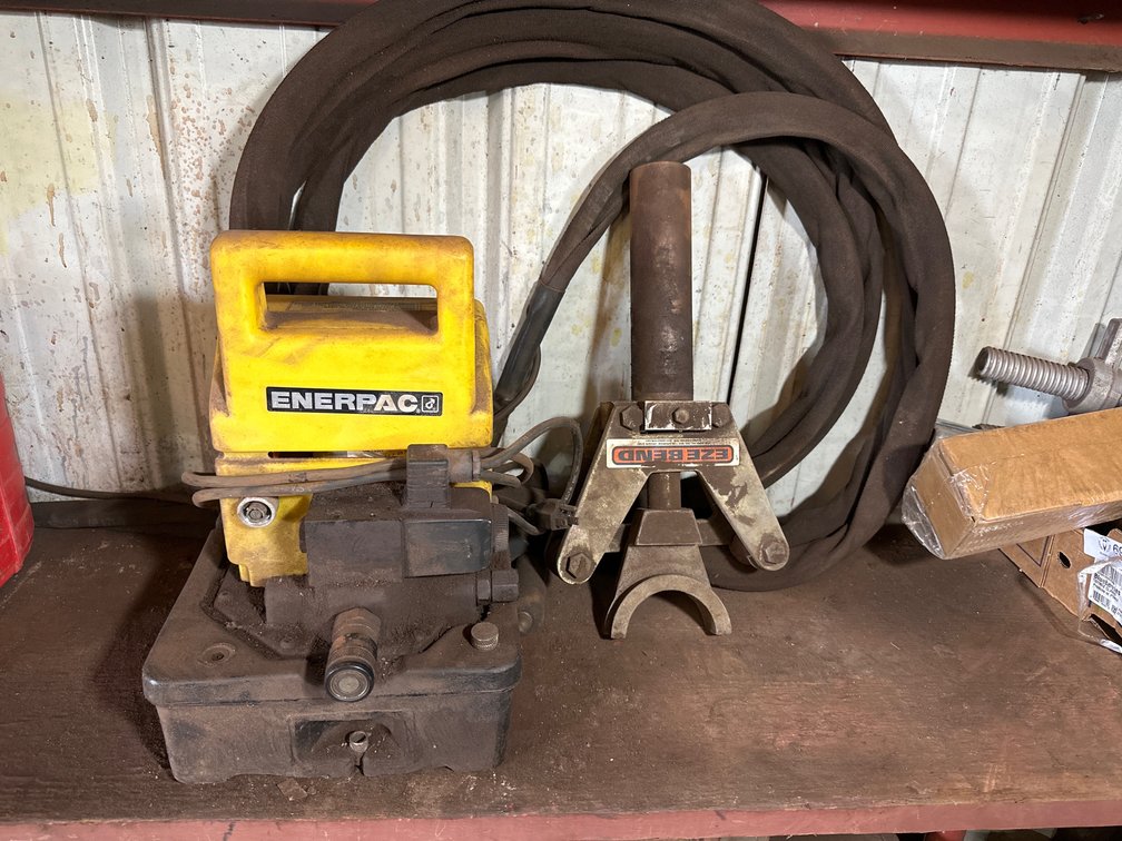 Enerpac Model PUD1100B Hydraulic Pump