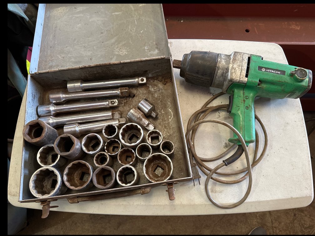 Hitachi 7/8" Impact Wrench with Bits
