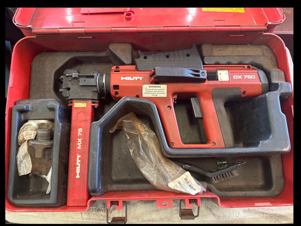 Hilti DX 750Actuated Nail Stud Gun in Case