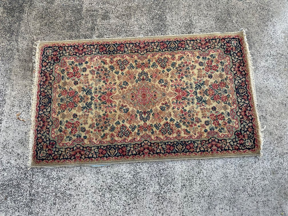 59" X 34" Floral Rug