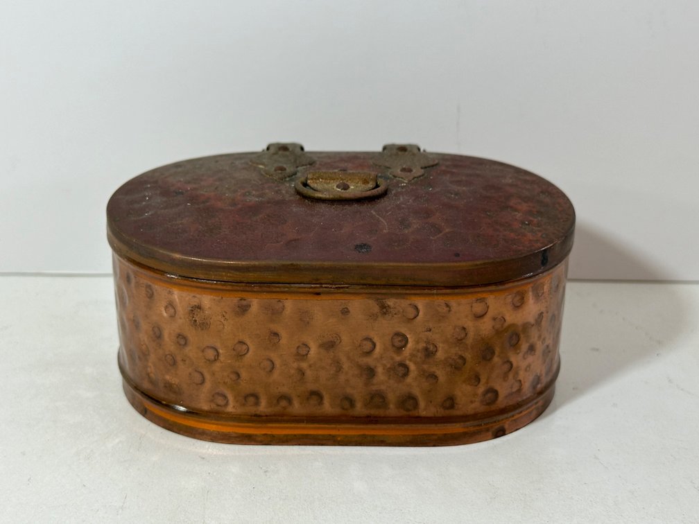 Oval Copper Metal Hinge Box 