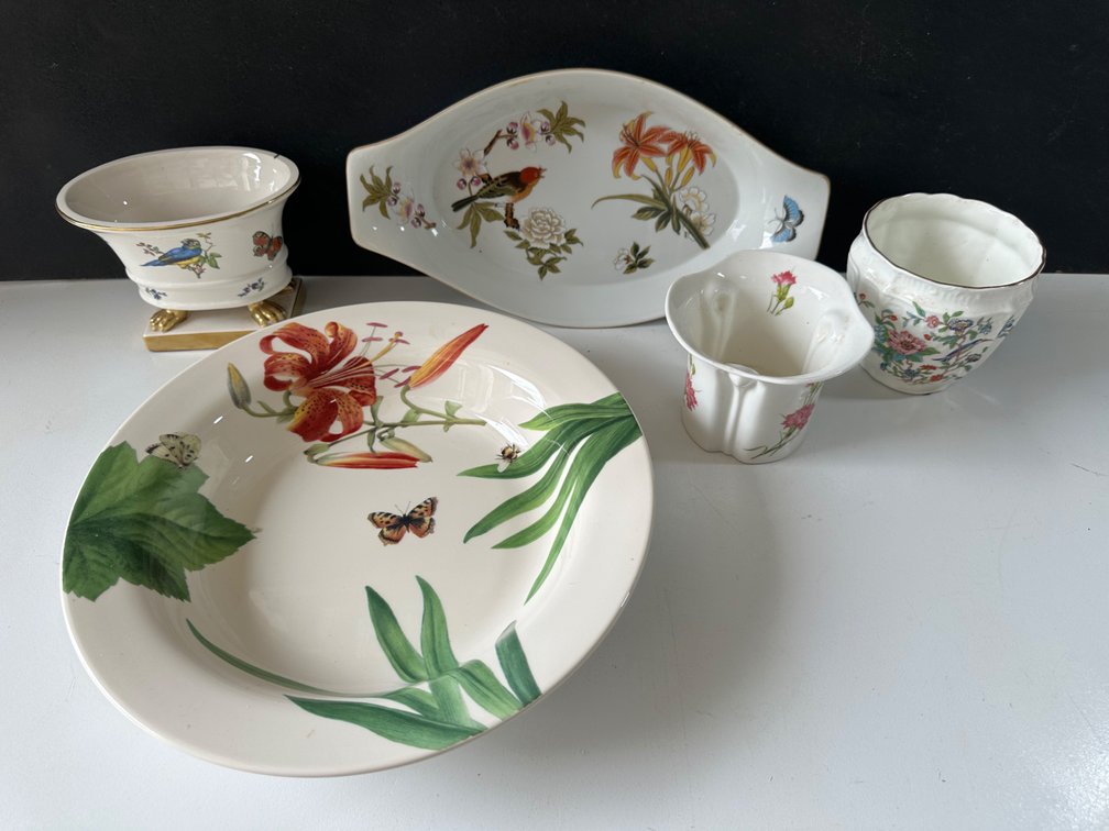 Mixed Floral and Bird Design Dishware