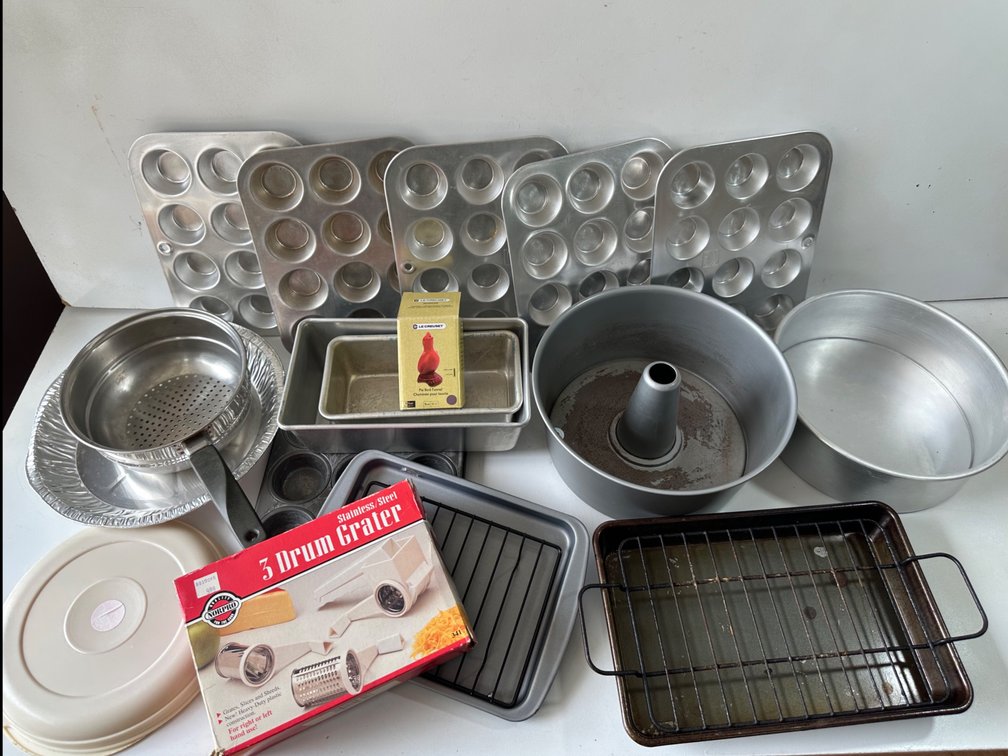Mixed Lot of Bakeware 