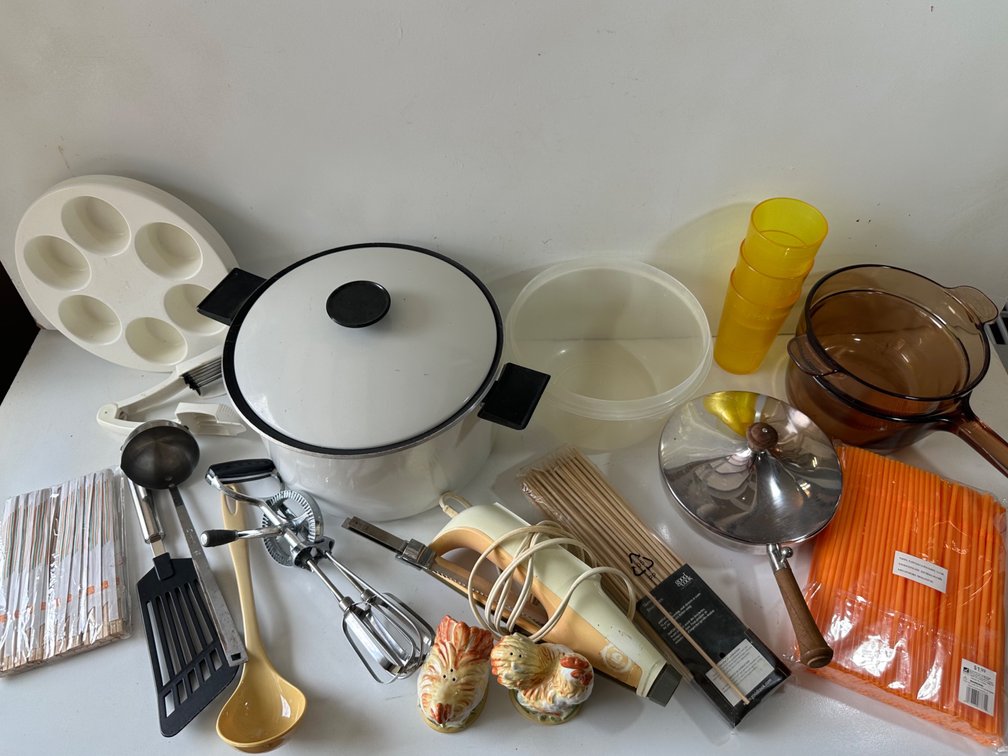 Mixed Lot of Kitchen Accessories and Cookware