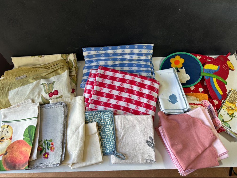 Tablecloths, Linen Napkins, and Pot Holders