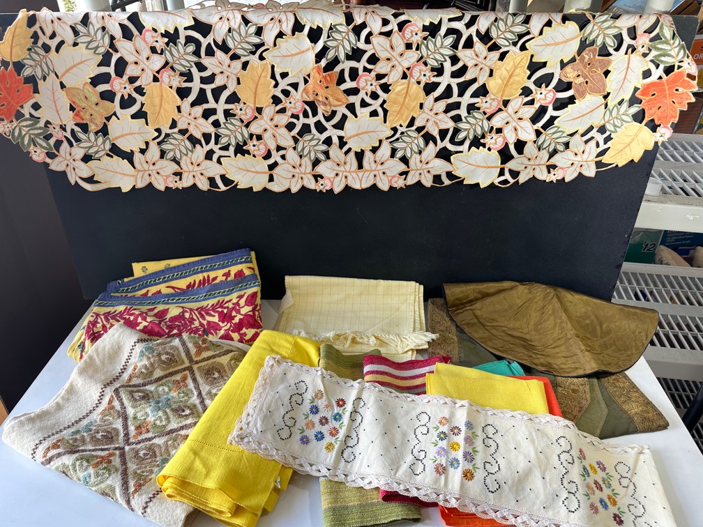 Tablecloths, Placemats, Linen Napkins and Table Runners
