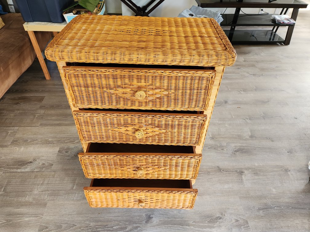 Wicker 4 drawer dresser