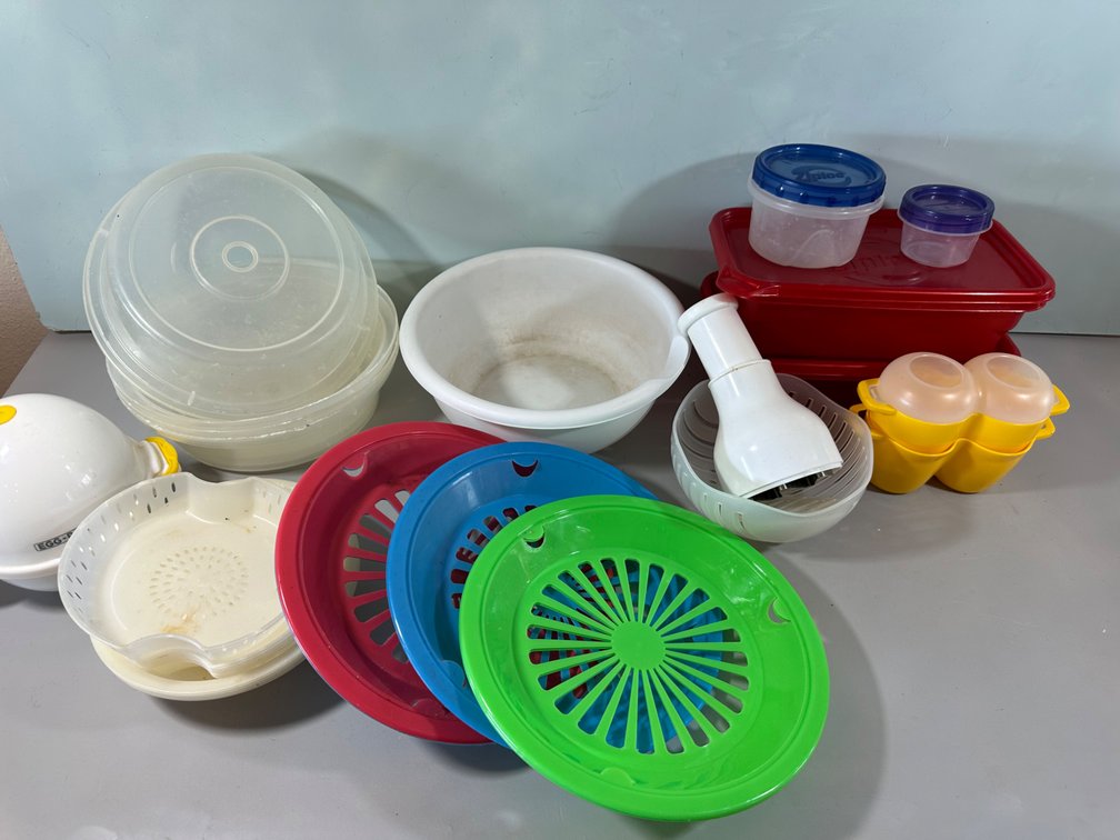 Microwave Cookware, Food Storage Containers and Plastic Paper Plate Holders