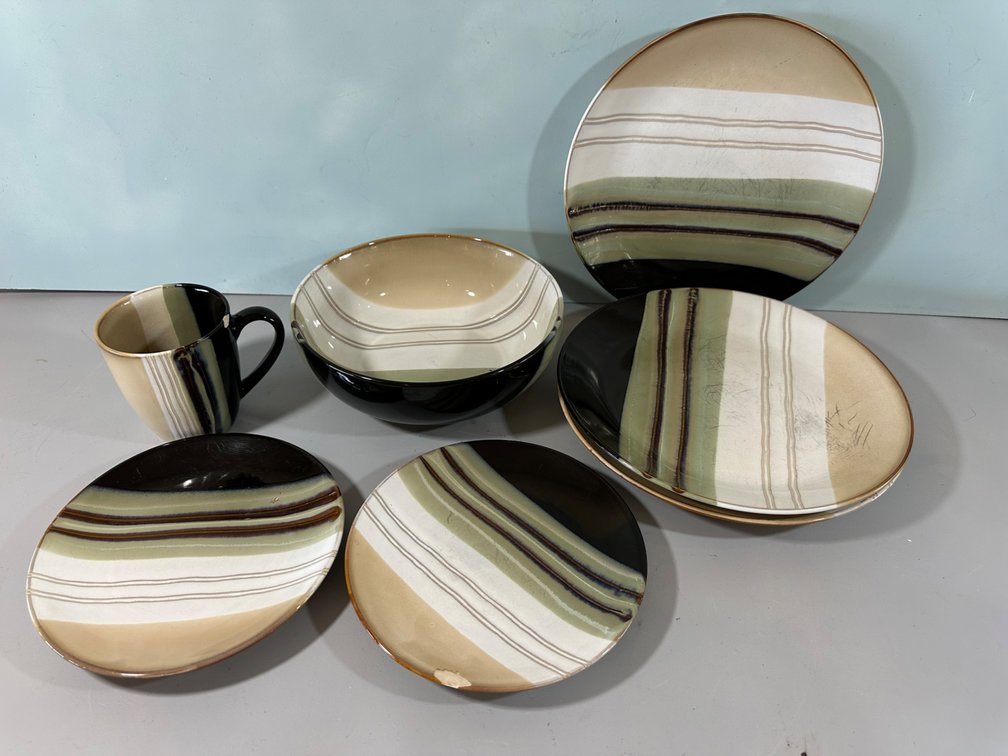 Home Trends Striped Dishware