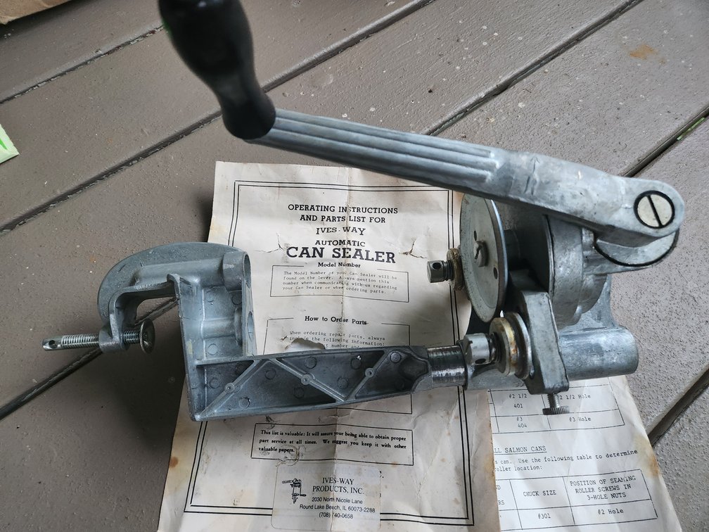 Can Sealer with cans/lid
