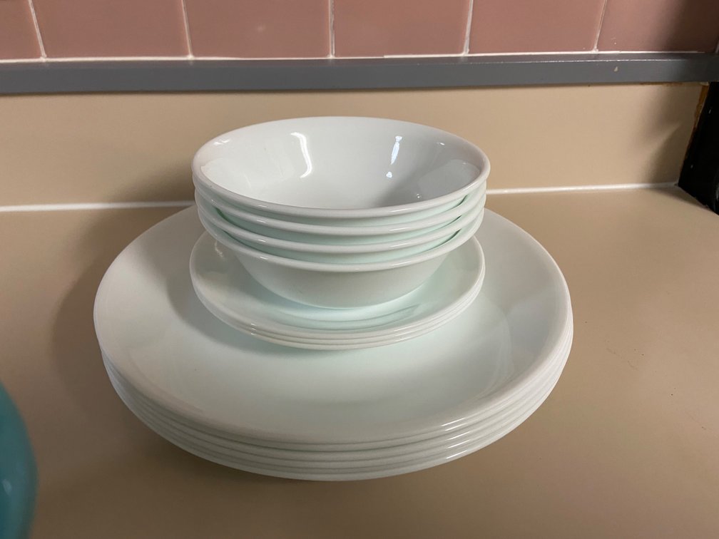 Correl set White dishes