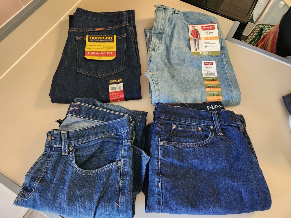 4 pairs of jeans 32/30-32