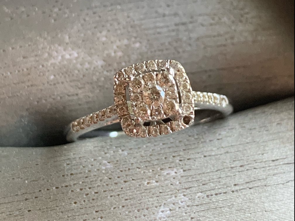 10k White Gold & Diamond Wedding Ring 
