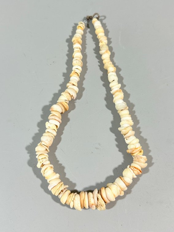 16" Vintage Shell Necklace
