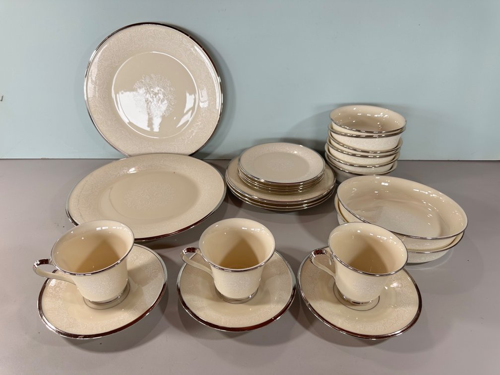 Elegant Lenox Moonspun Dinnerware Set