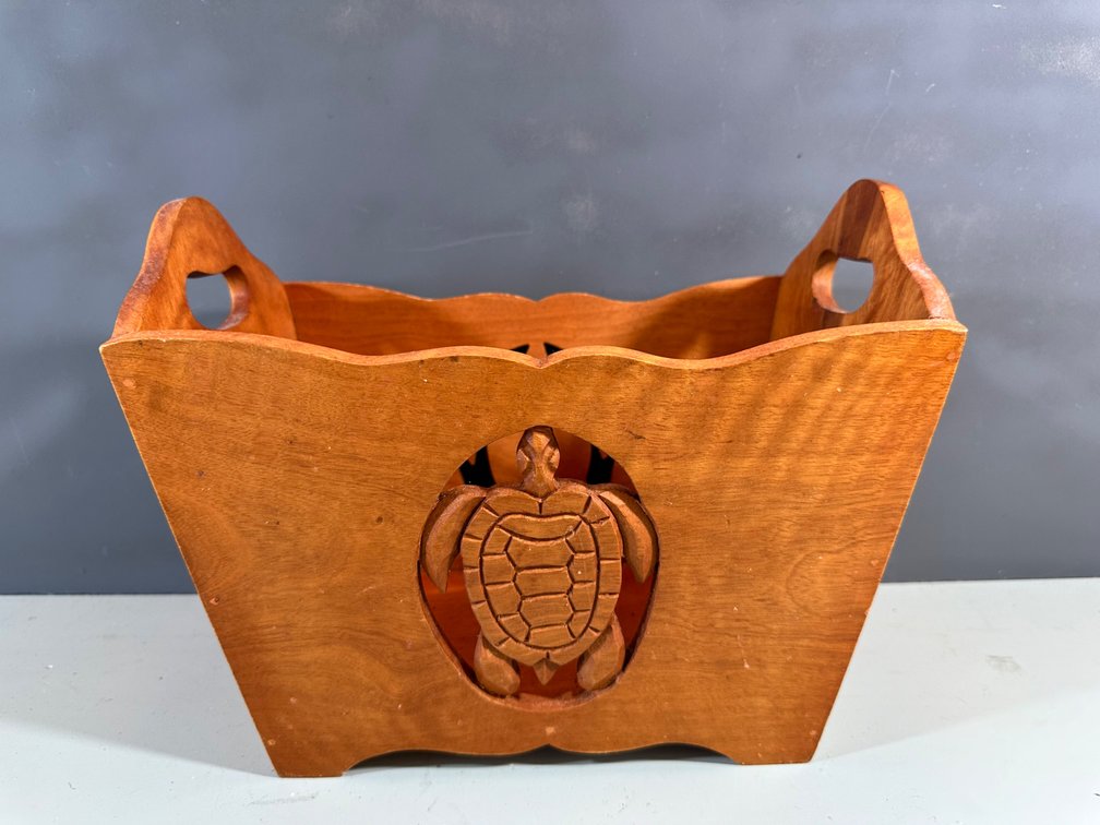 Exquisite Wooden Turtle Motif Magazine Rack