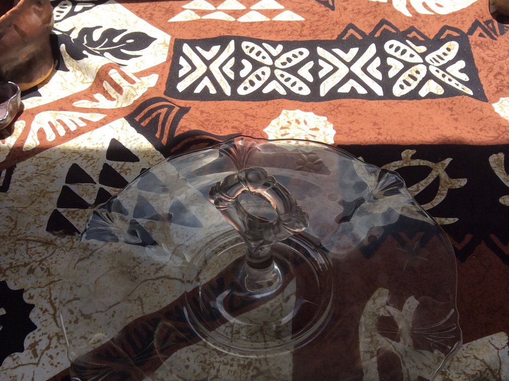 Glass serving dish 