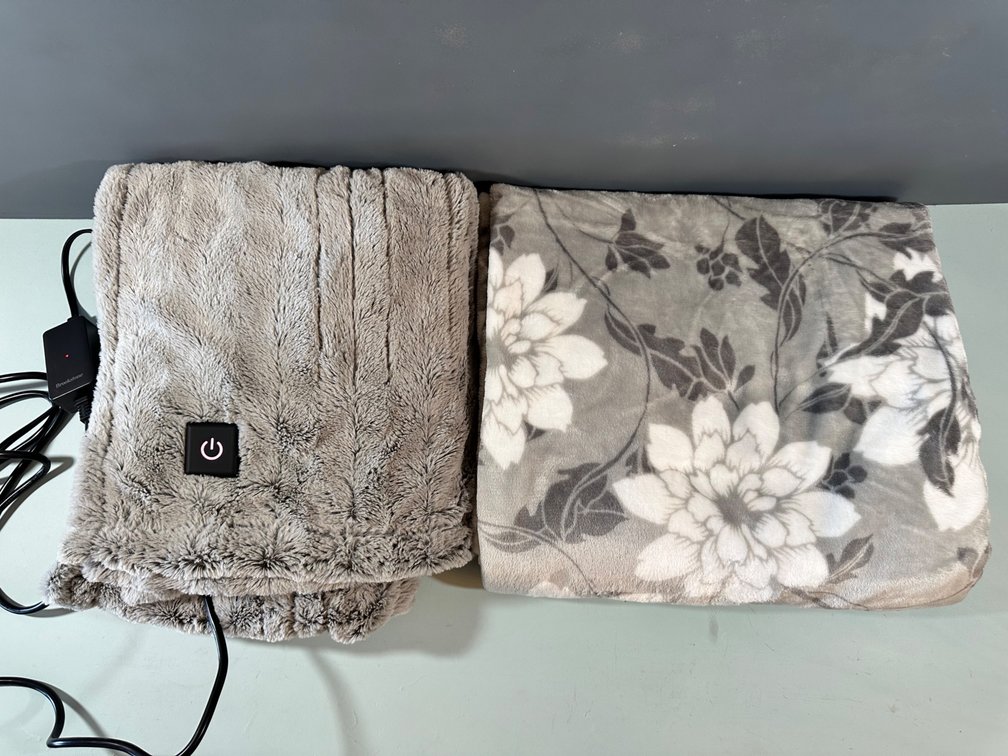 (X's 2) Elegant Floral Throw Blanket and Luxurious Brookstone Heated Blanket