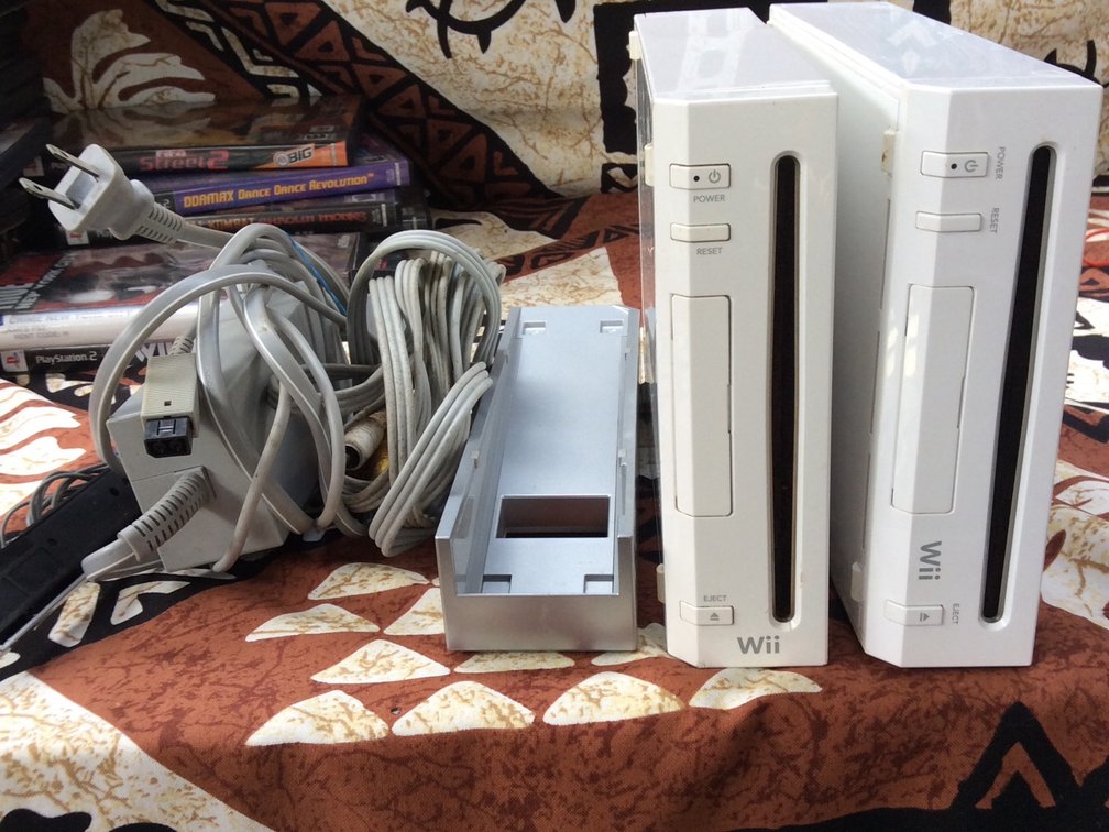 2 Nintendo Wii’s 