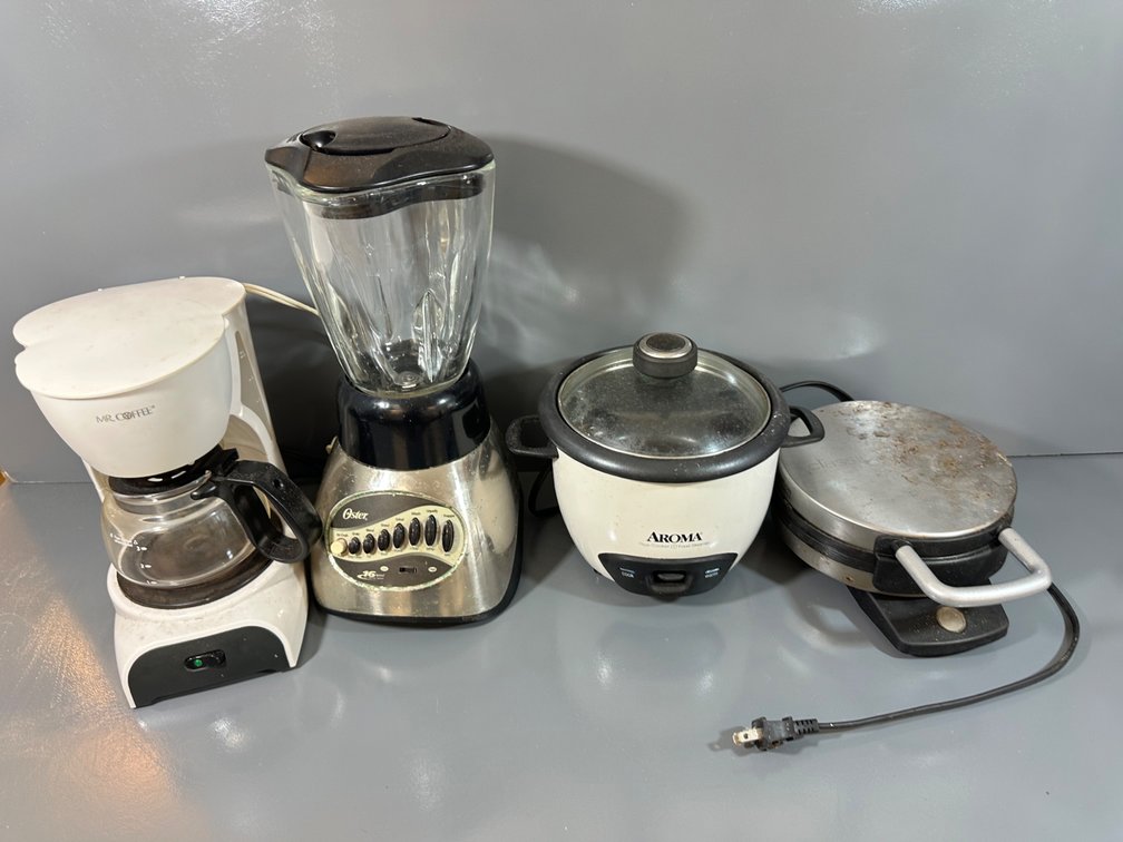 (X's 4) Assorted Small Kitchen Appliances