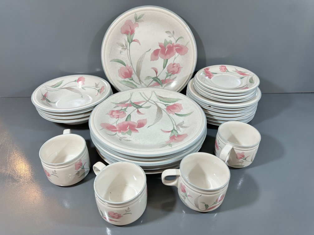 Savoir Vivre "May Flowers" Dinnerware Set 